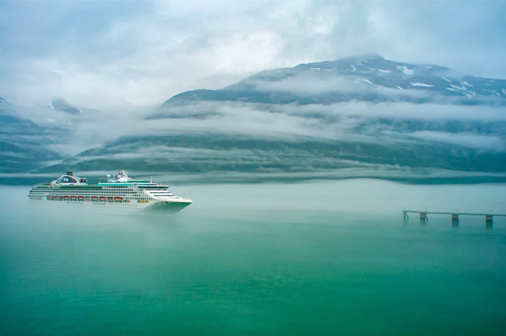 A cruise ship in Skagway, Alaska (photo: Robert Thiemann, Unsplash).