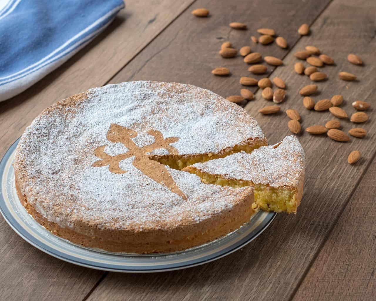 Hikers may encounter the Tarta de Santiago on the Camino Inglés (photo: Nils, Pixabay).