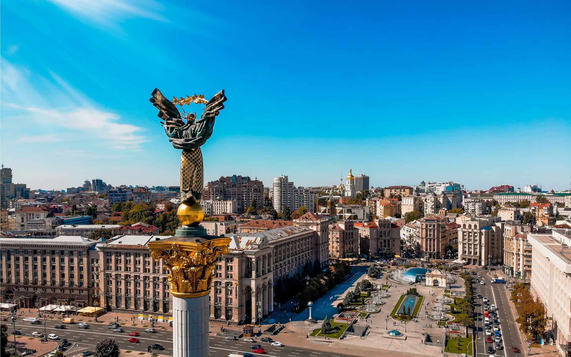 Kyiv city center (photo: Glib Albovsky, Unsplash).