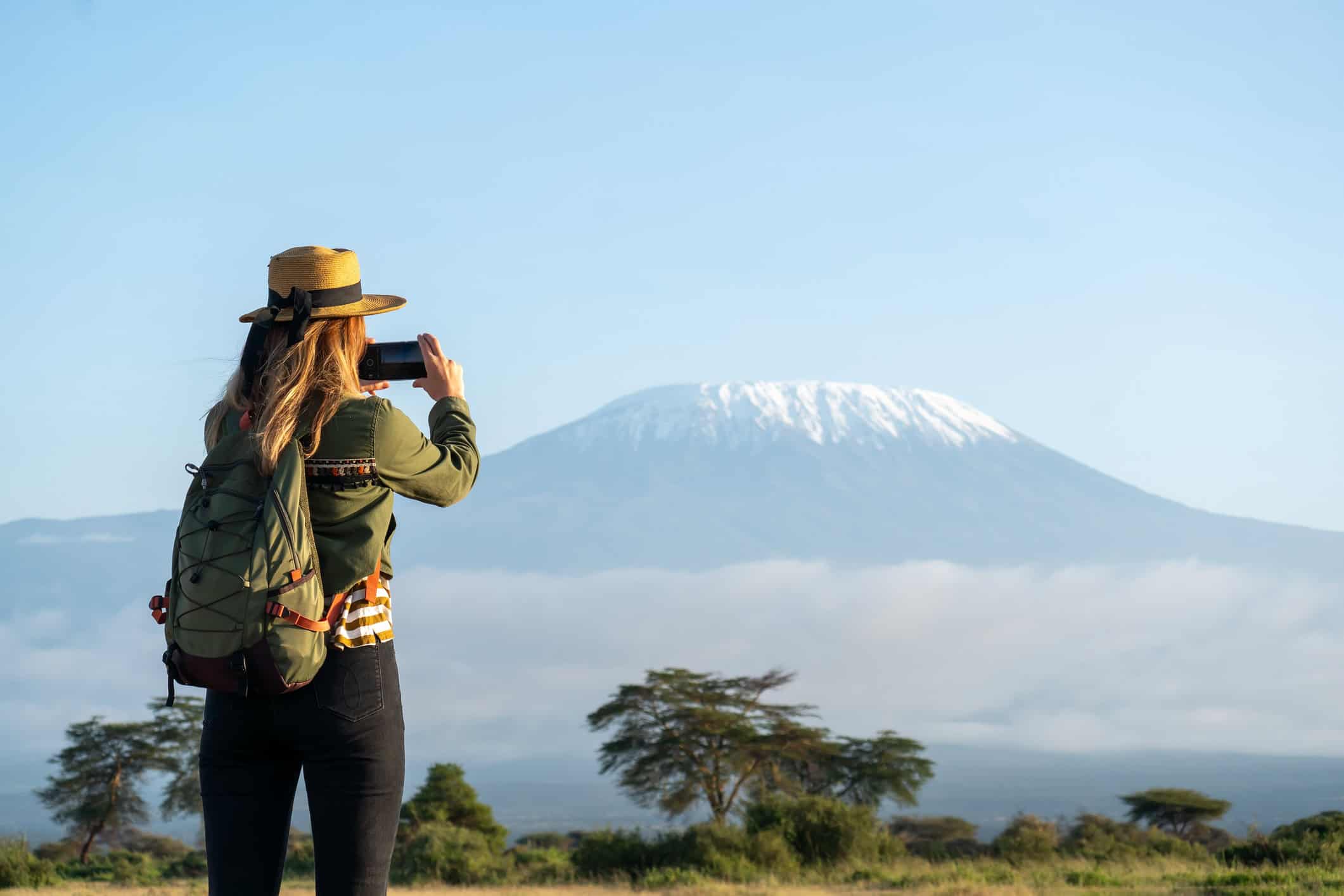 Woman photographs Mt Kilimanjaro Keny iPhone (photo: Diy13, iStock).
