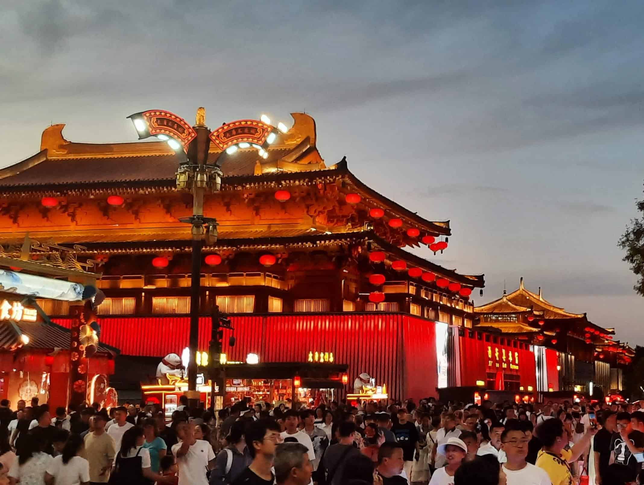 Xin Tang Ren Street at night