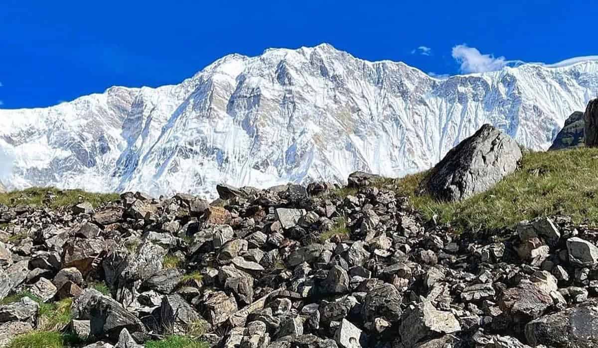 Mountain scenery along the Annapurna Circuit Trek in Nepal.